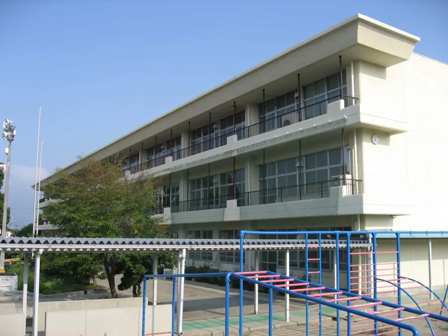小学校耐震補強大規模改修の施工写真